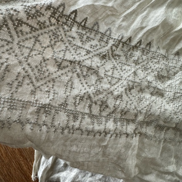 NEW Scarf Bundle. 3 Scarves Never Worn - Picture 3 of 6